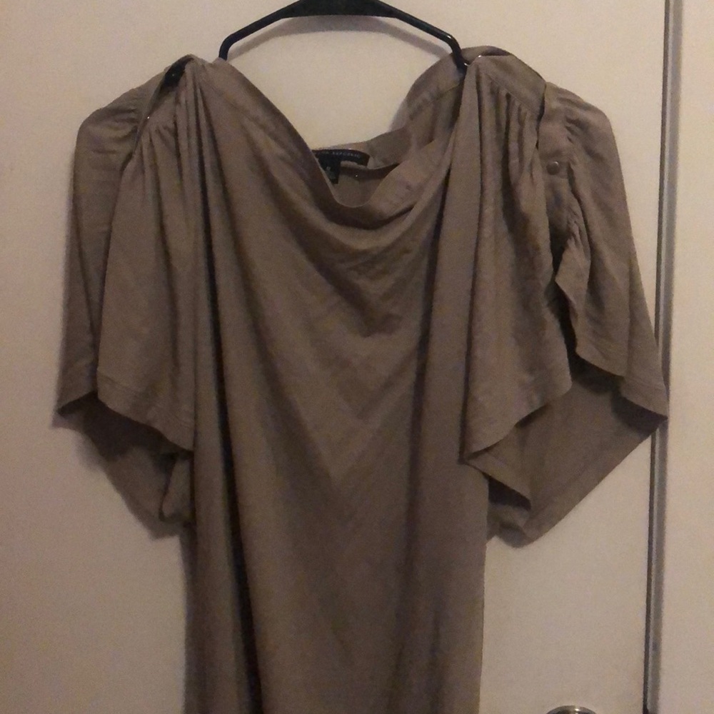 Has snap on buttons on shoulders making this shirt off shoulder also
